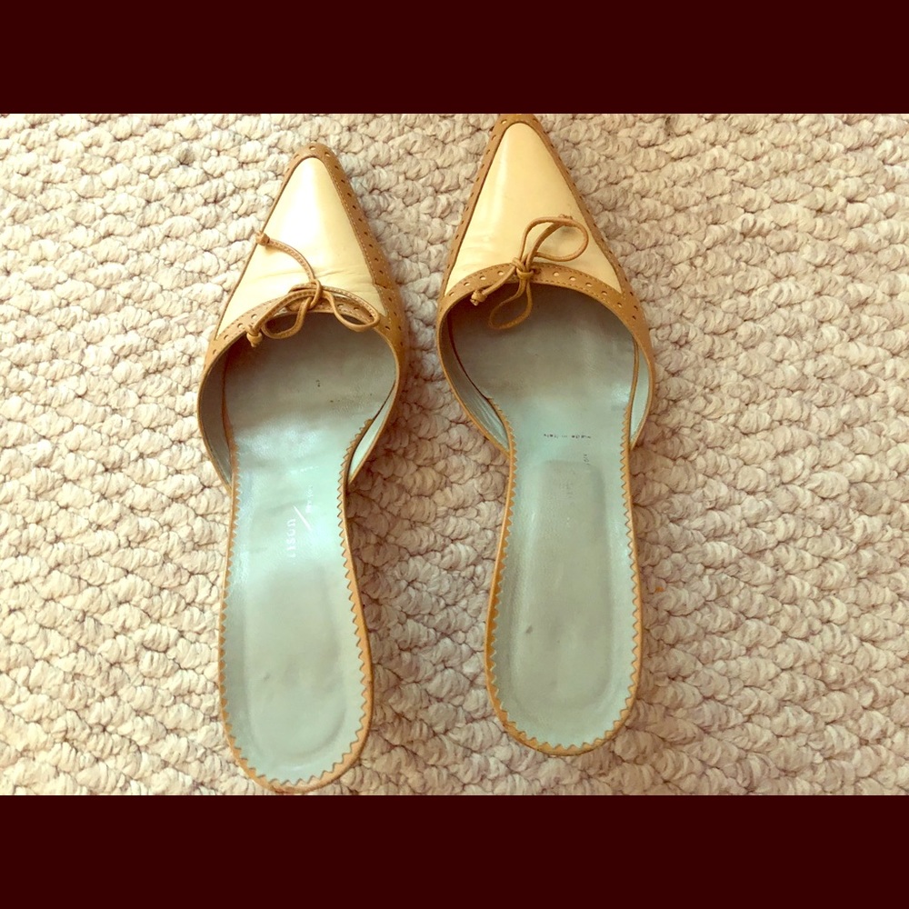 Sigerson Morrison kitten heels size 71/2, classy